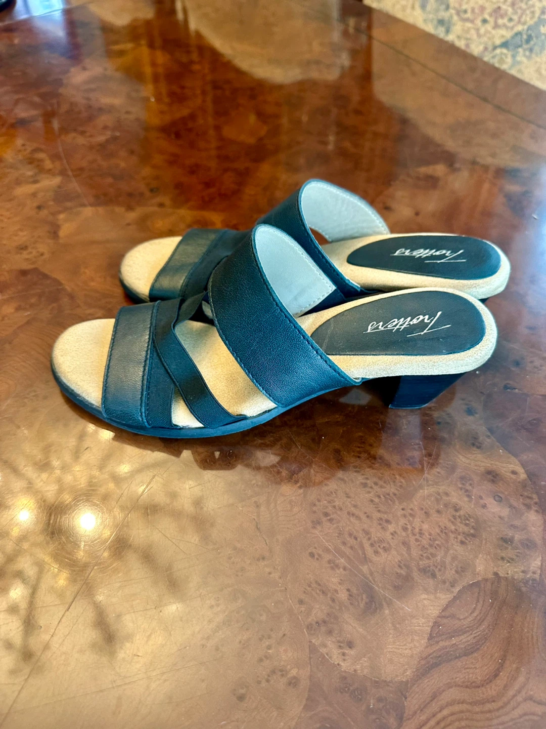 Trotters Black Leather Sandals