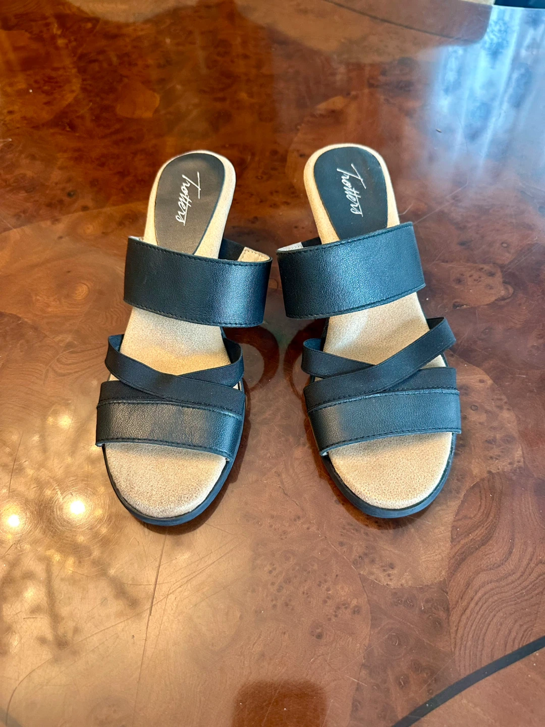 Trotters Black Leather Sandals - photo 2