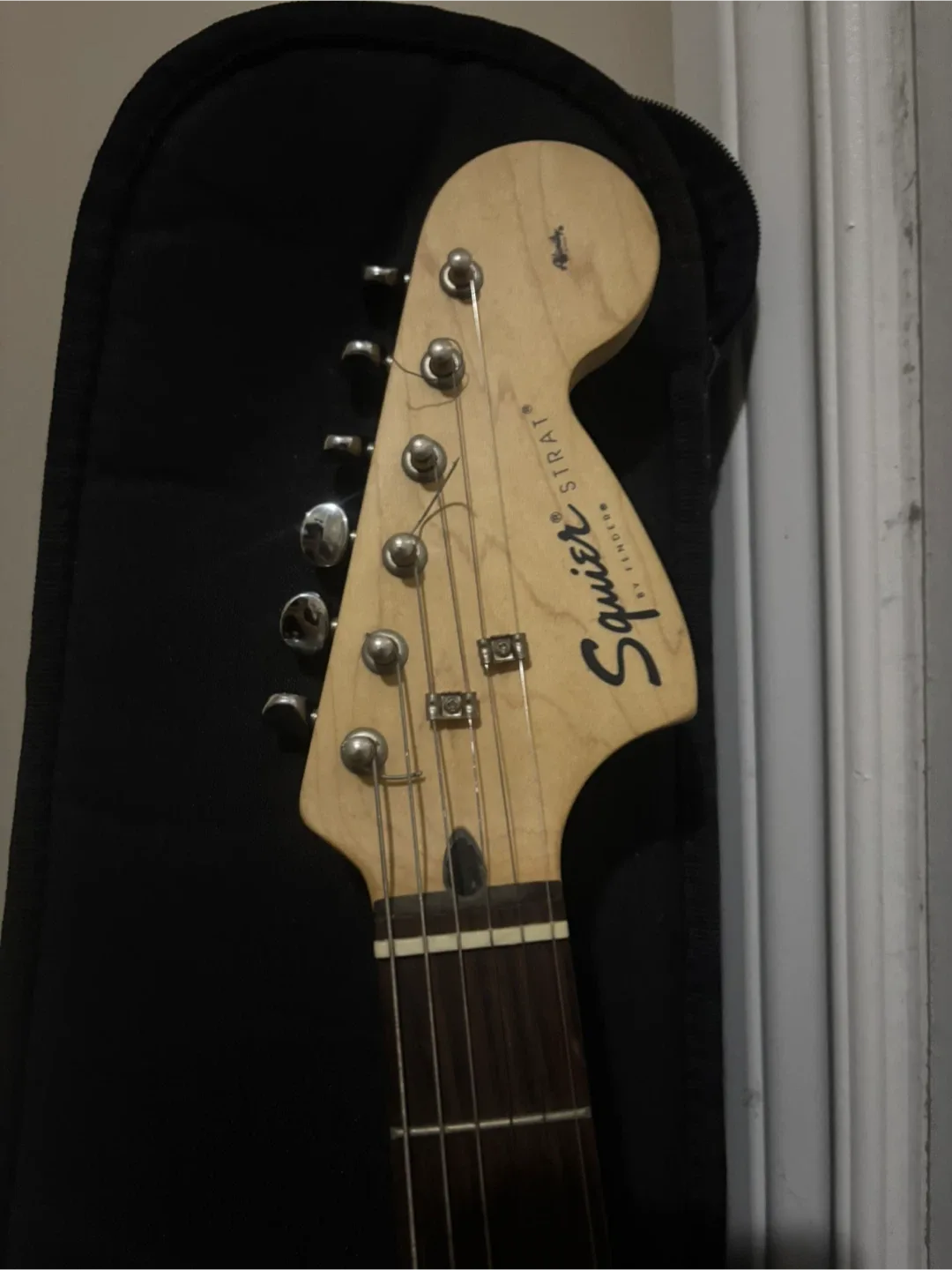 Squier Strat Electric Guitar & Fender Amp image indicator(2)