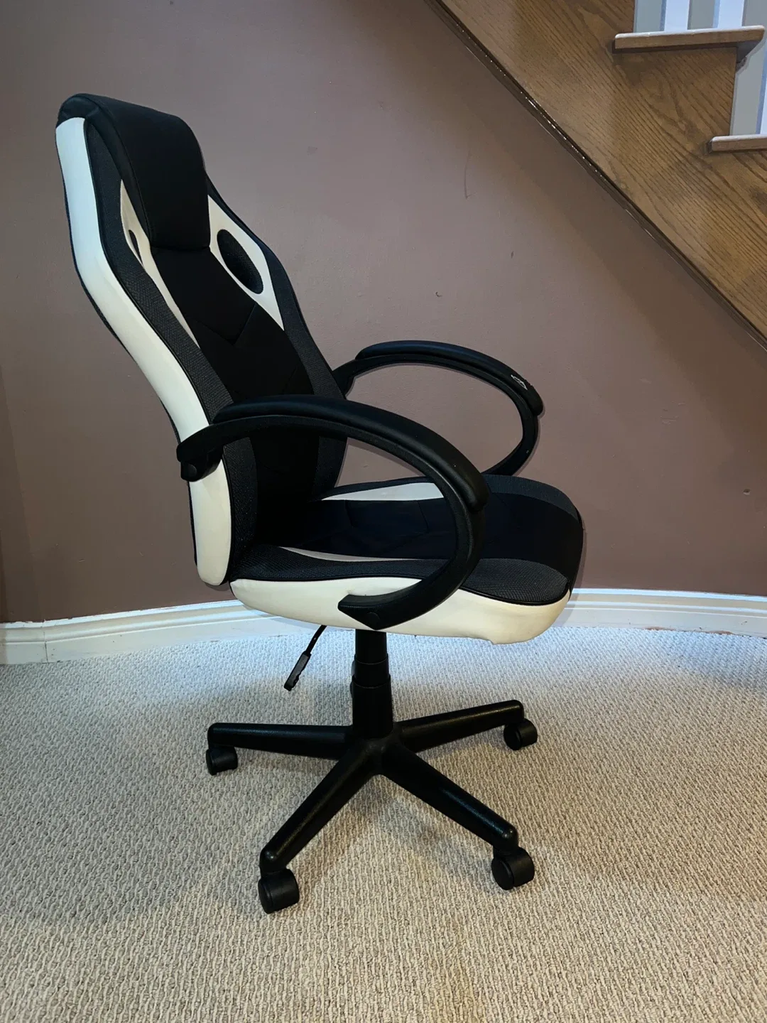 Black & White Racing Style Office / Gaming Chair – Adjustable image indicator(2)