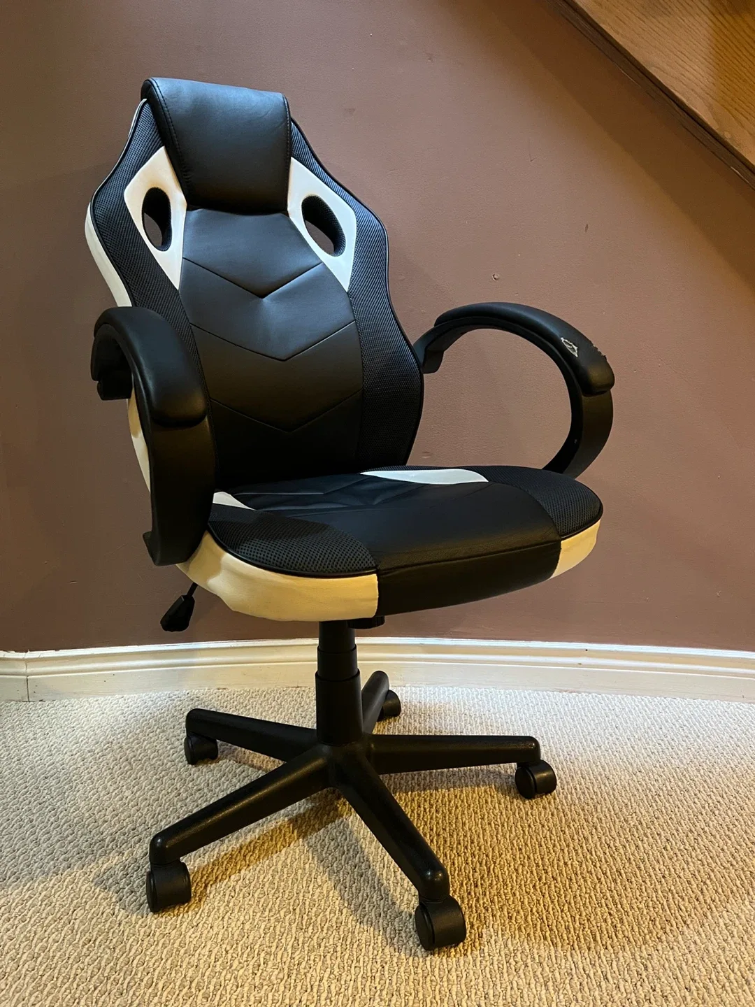Black & White Racing Style Office / Gaming Chair – Adjustable image indicator(4)