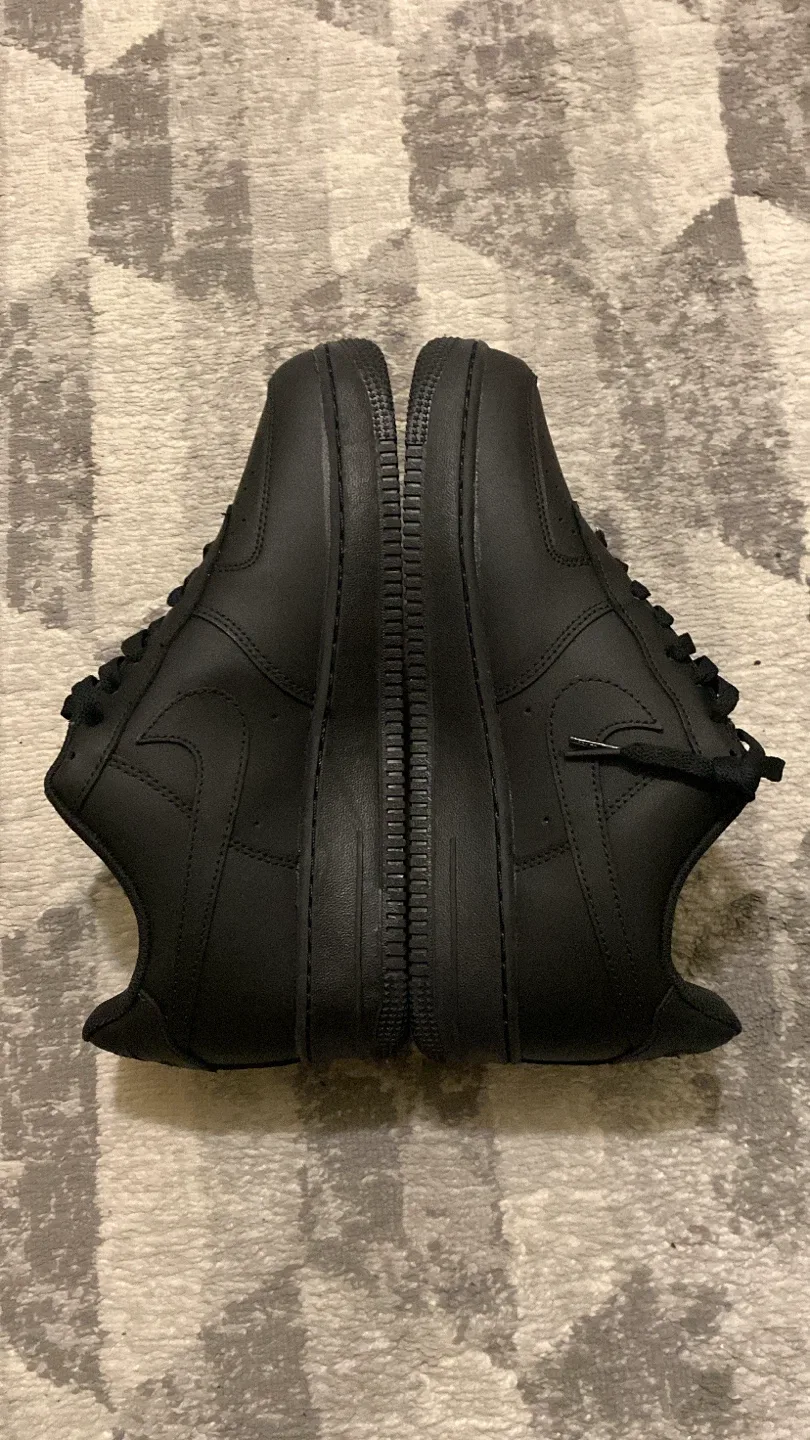 Nike Air Force 1 '07 Triple Black - Size 10 image indicator(3)