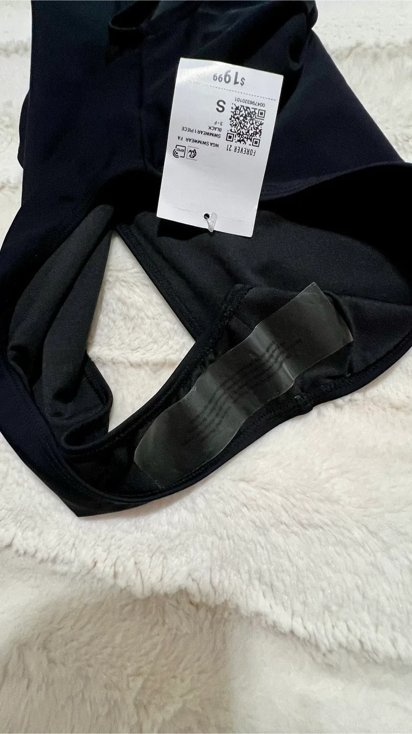 Black swimsuit - one piece image indicator(3)