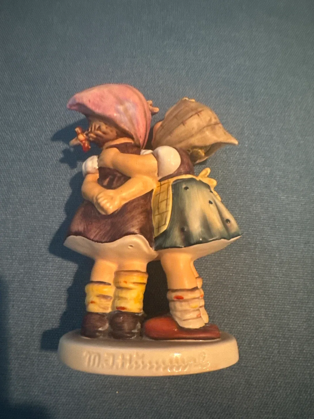 Porcelain statue Hummel Figurine image indicator(2)