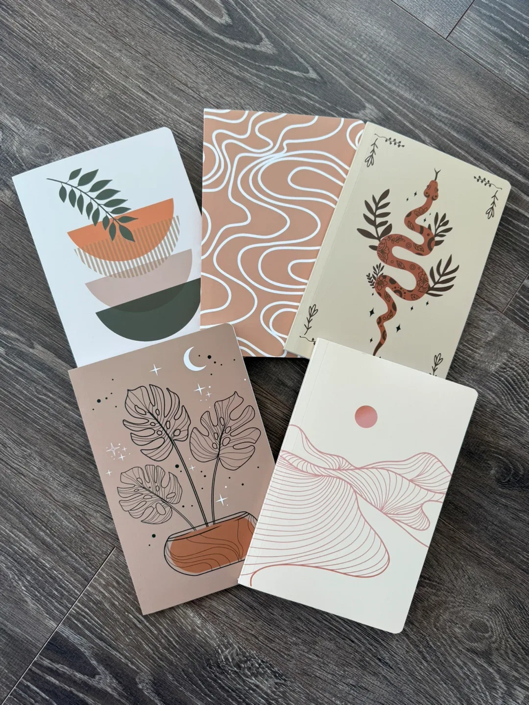 Brand new Set of 5 Aesthetic Notebooks thumbnail