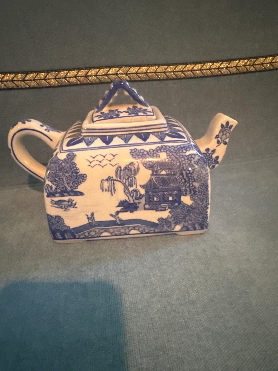 Blue Willow Teapot image indicator(8)