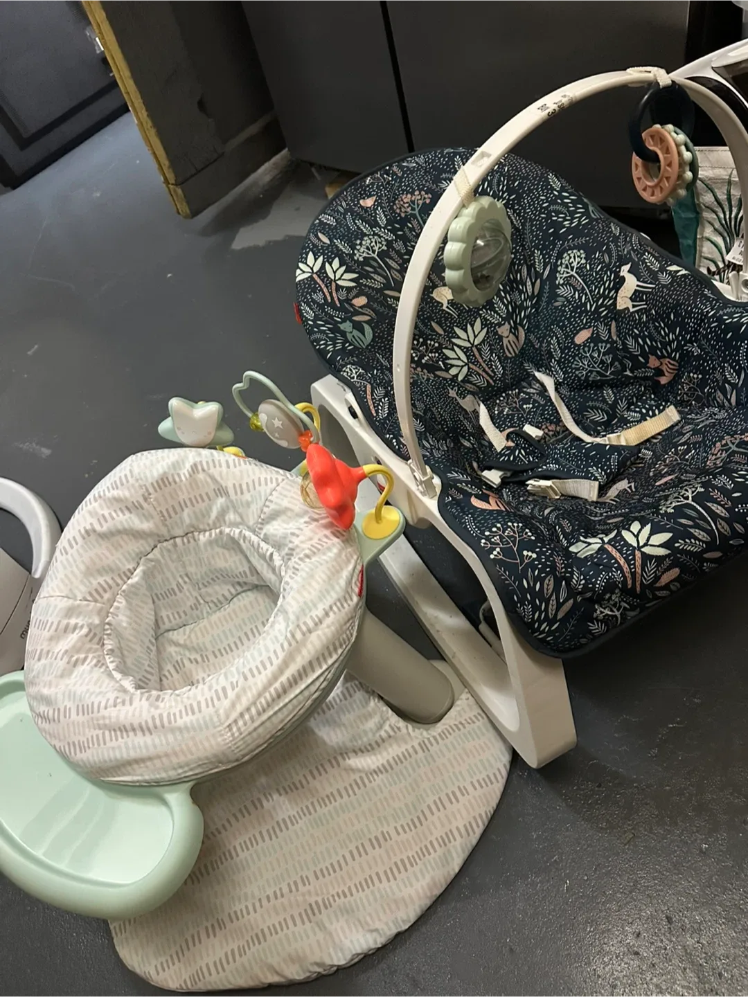 Skip Hop 3-Stage Activity Center & Bouncer, 3x1 image indicator(2)