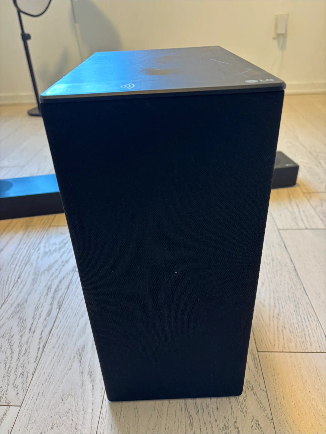 LG wireless  subwoofer - SPN5B-W -33w -110-120 V/60 HZ