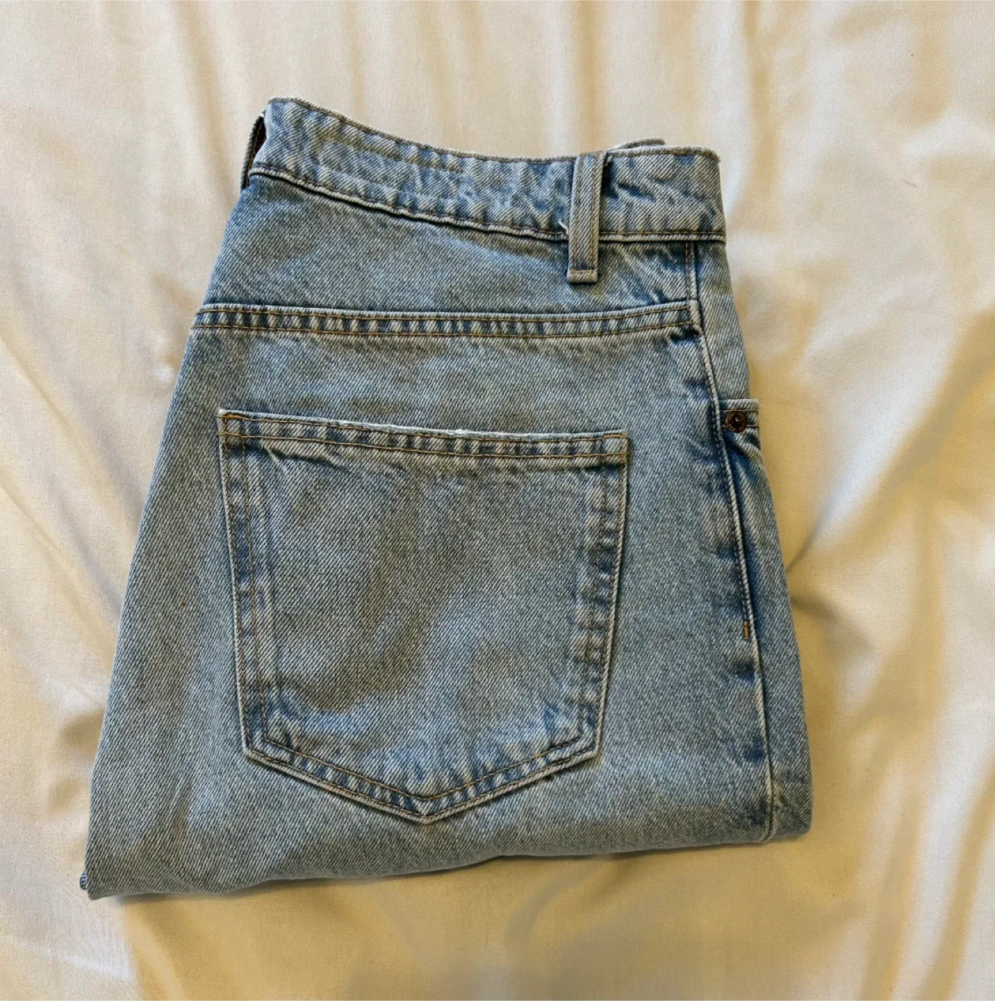 Zara Mom Fit Jeans - Size 6 image indicator(3)
