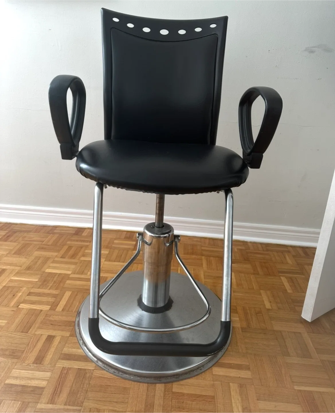 Black Hydraulic Salon/Barber Chair thumbnail