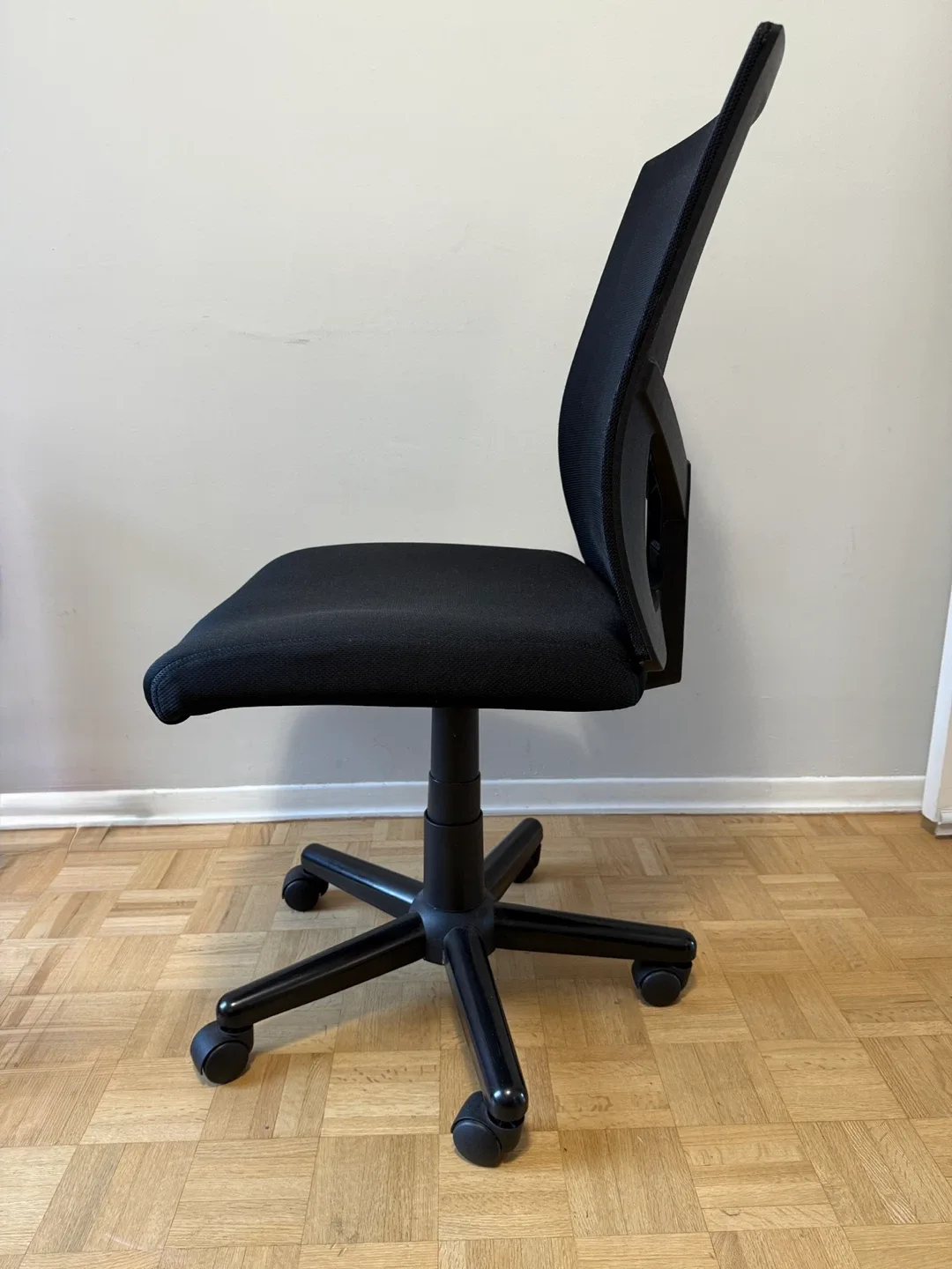 Task Chair - Staples Radnor Mesh and Fabric Armless Task Chair image indicator(3)