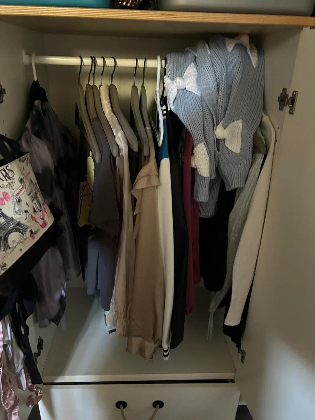 White Wardrobe with Floral Design image indicator(4)