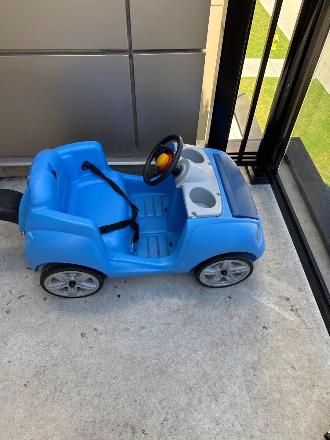 Little Tikes Cozy Coupe Car image indicator(2)