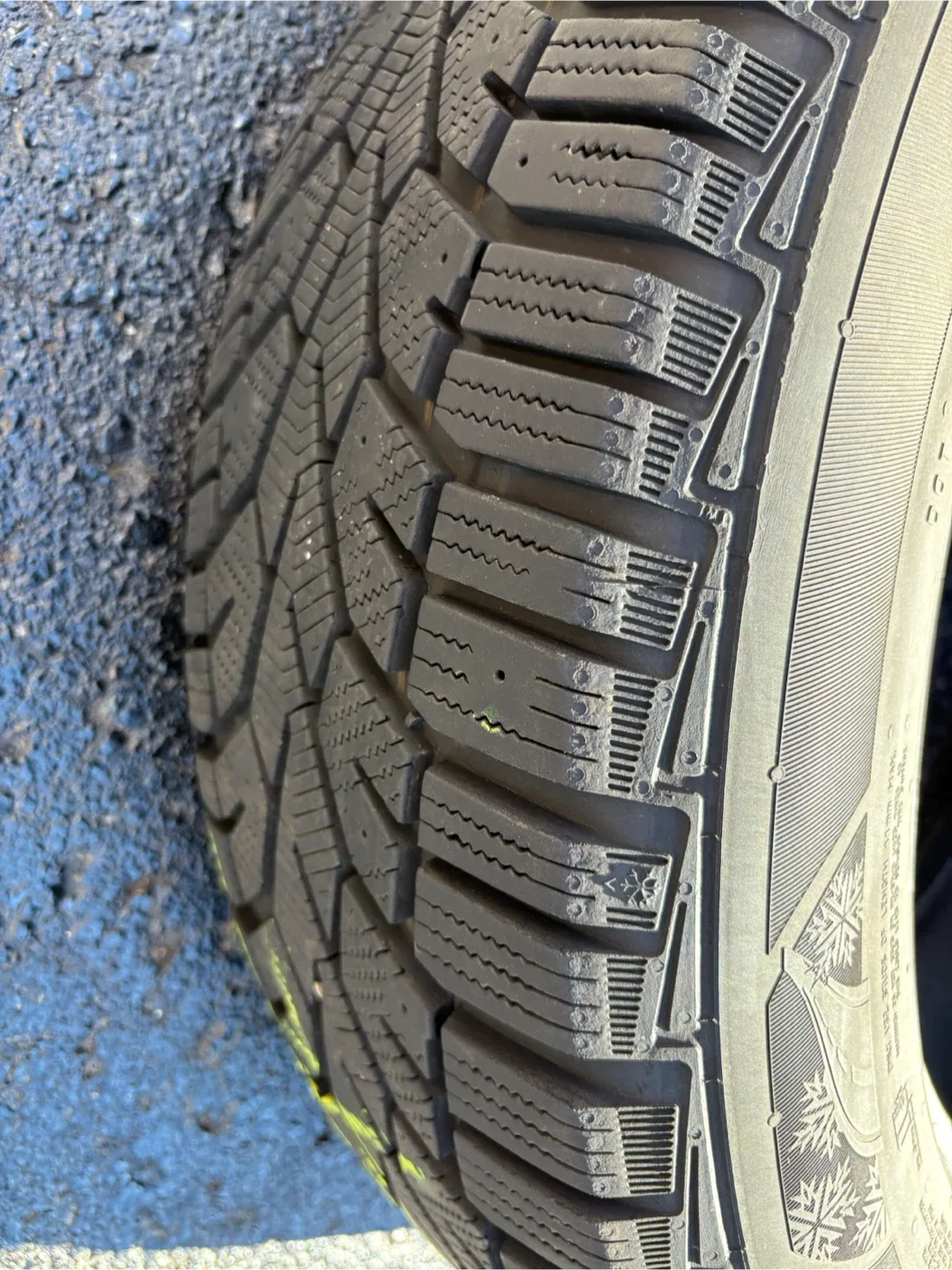 General Altimax Arctic 12 Winter Tires 215/65R17 image indicator(6)