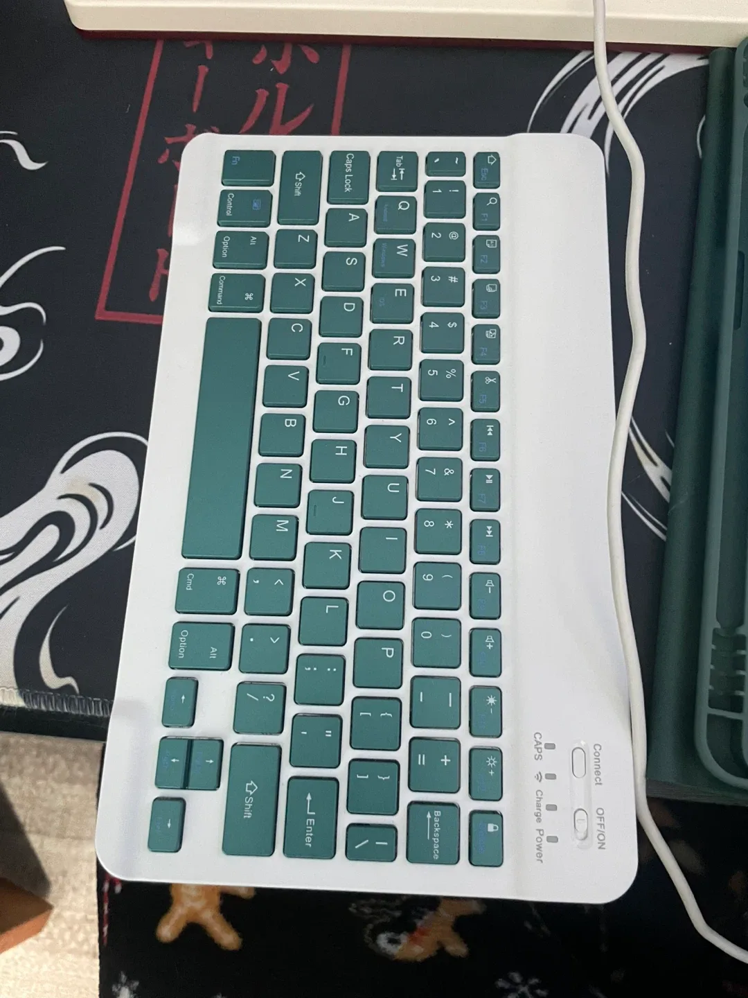 iPad with Keyboard and Apple Pencil image indicator(4)