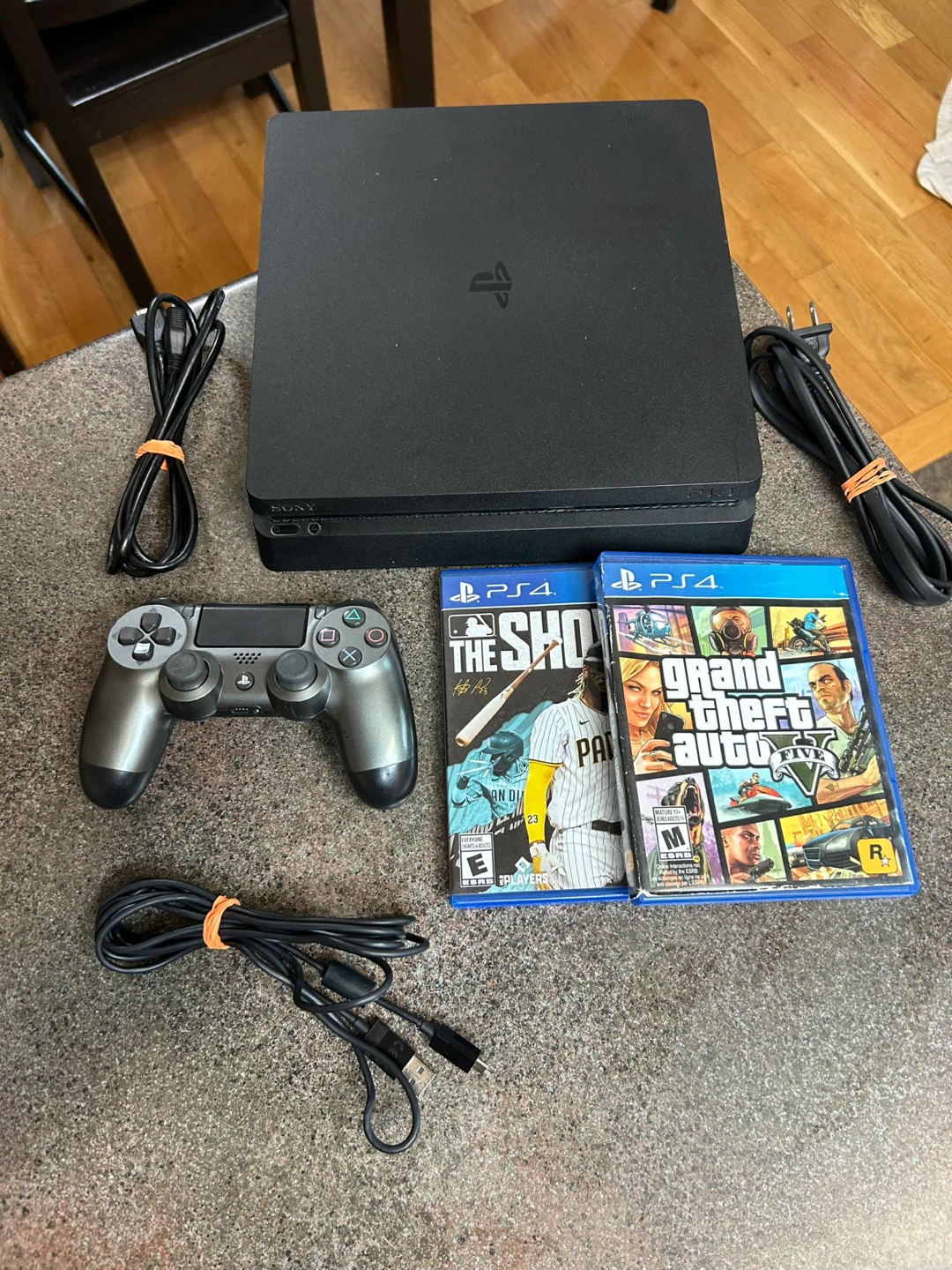 Sony PS4 Slim Bundle
