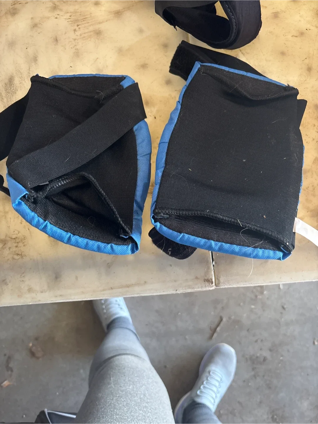Blue & Black Knee Pads - Size M image indicator(2)