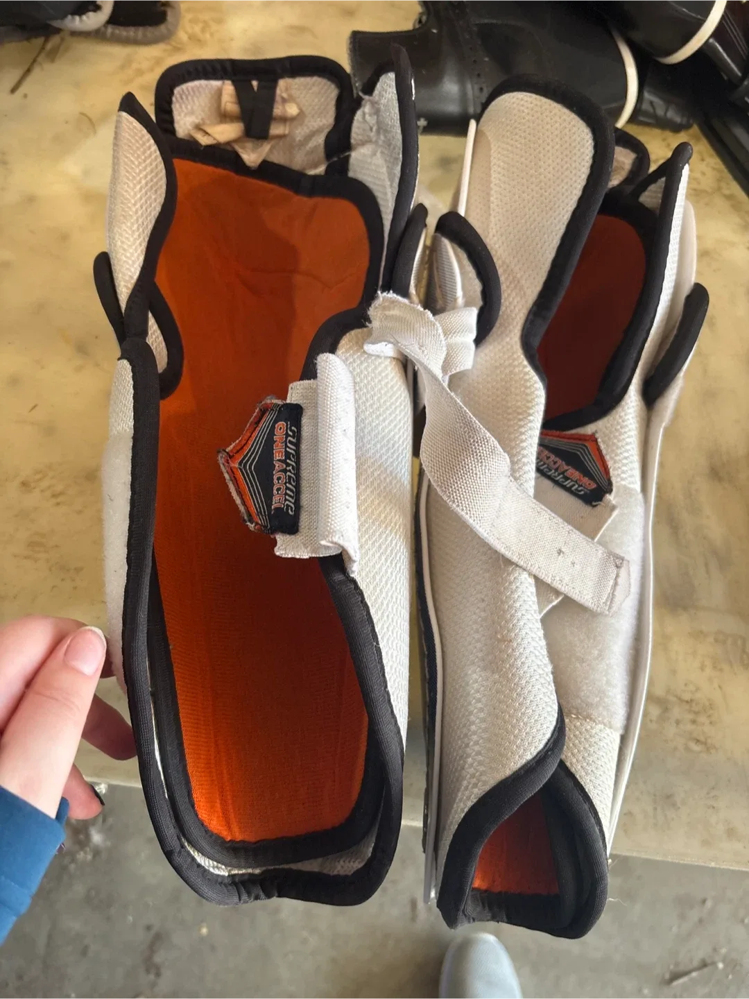 Bauer Supreme Hockey Shin Guards image indicator(2)