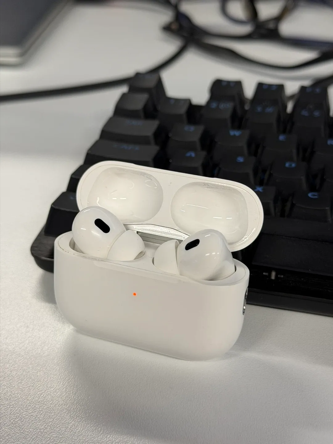 Apple AirPods Pro 2nd Generation - Like New thumbnail