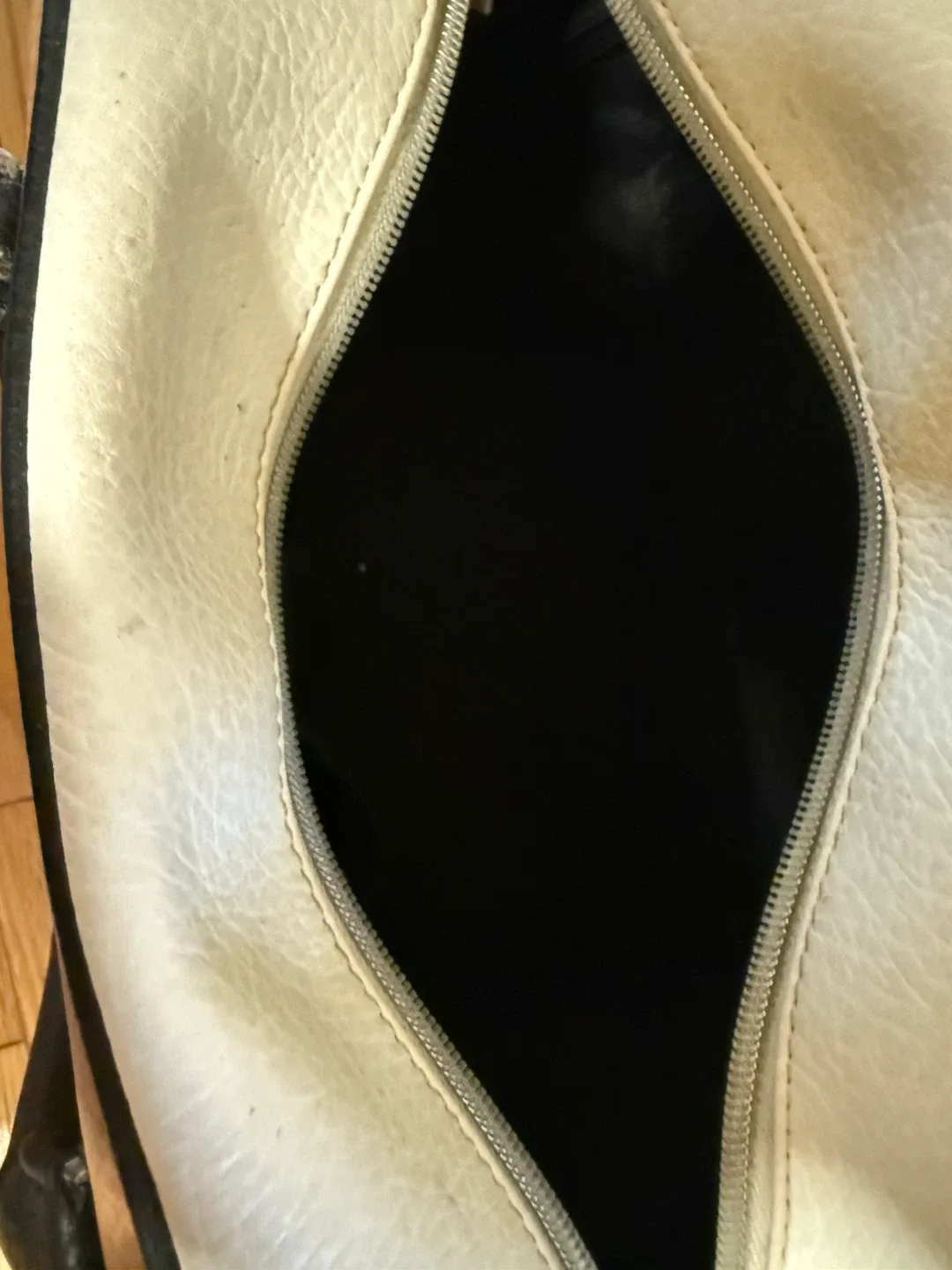 Kenneth Cole Reaction Handbag 🧡 image indicator(3)