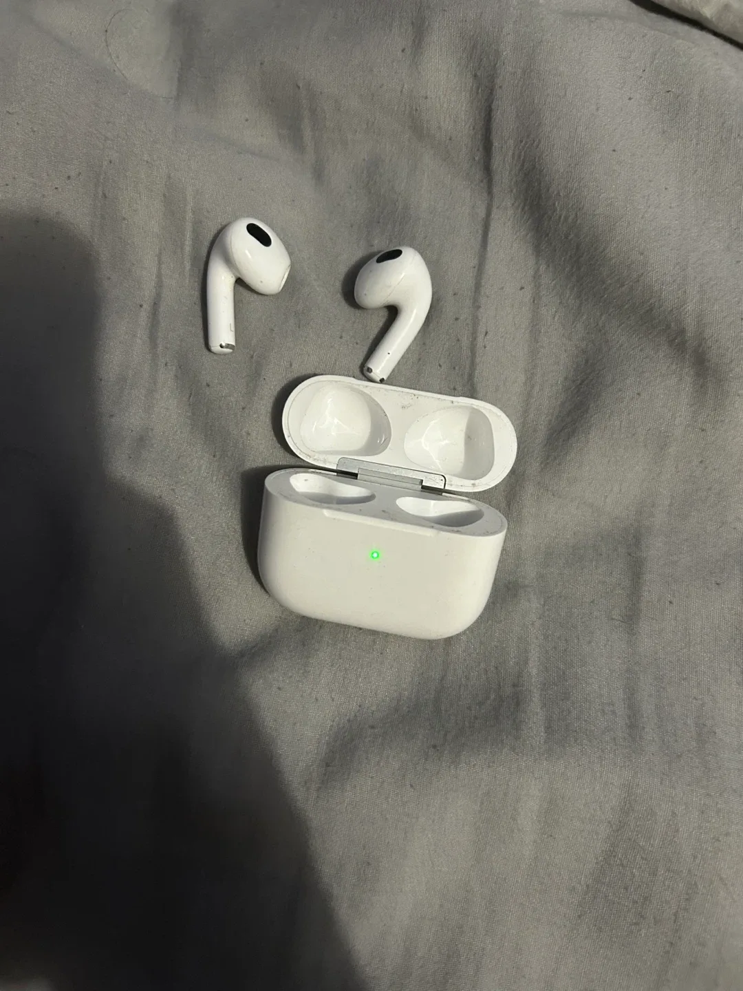 Apple AirPods 3rd Generation image indicator(2)