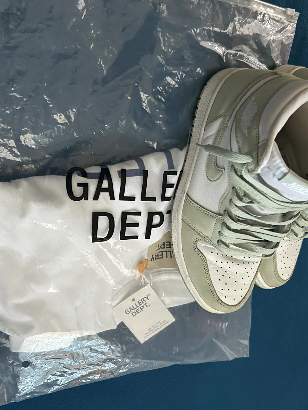 Nike Air Jordan 1 High Seafoam (US 9) - photo 2