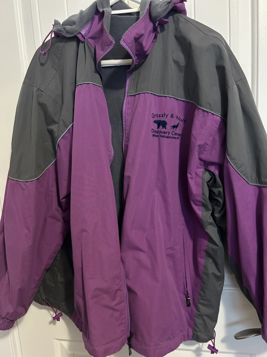 Grizzly & Wolf Discovery Center Jacket
