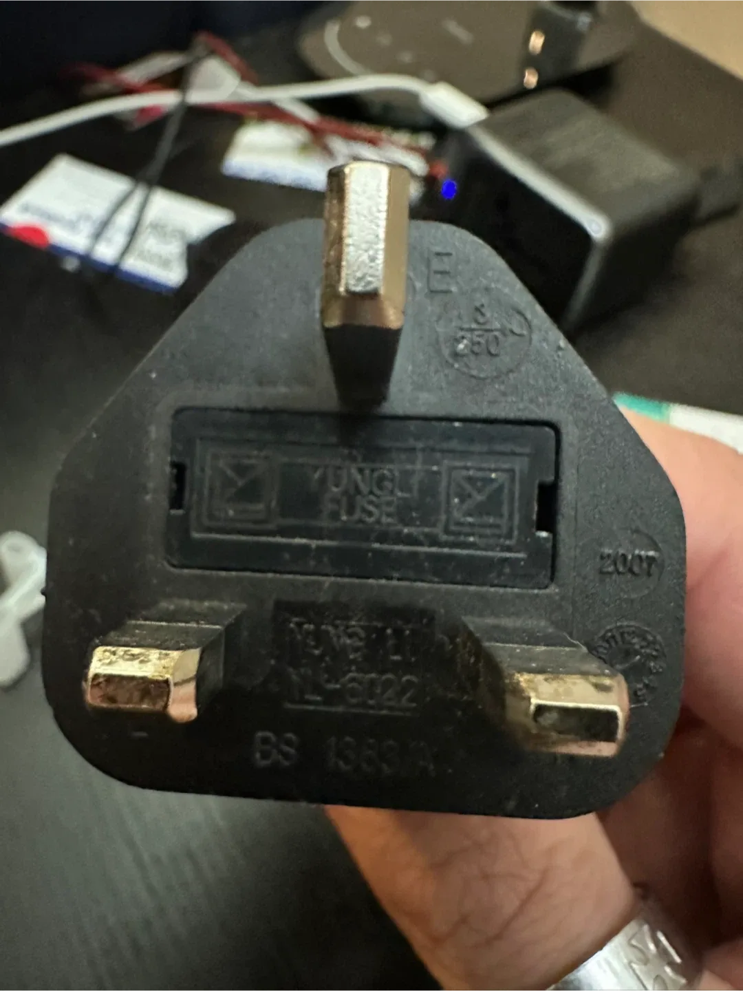 🆓 Travel Adapter Plug UK image indicator(4)