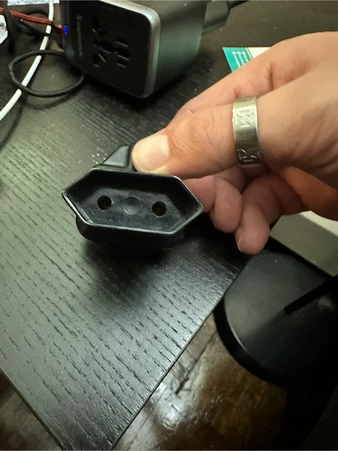 🆓 Travel Adapter Plug UK image indicator(2)