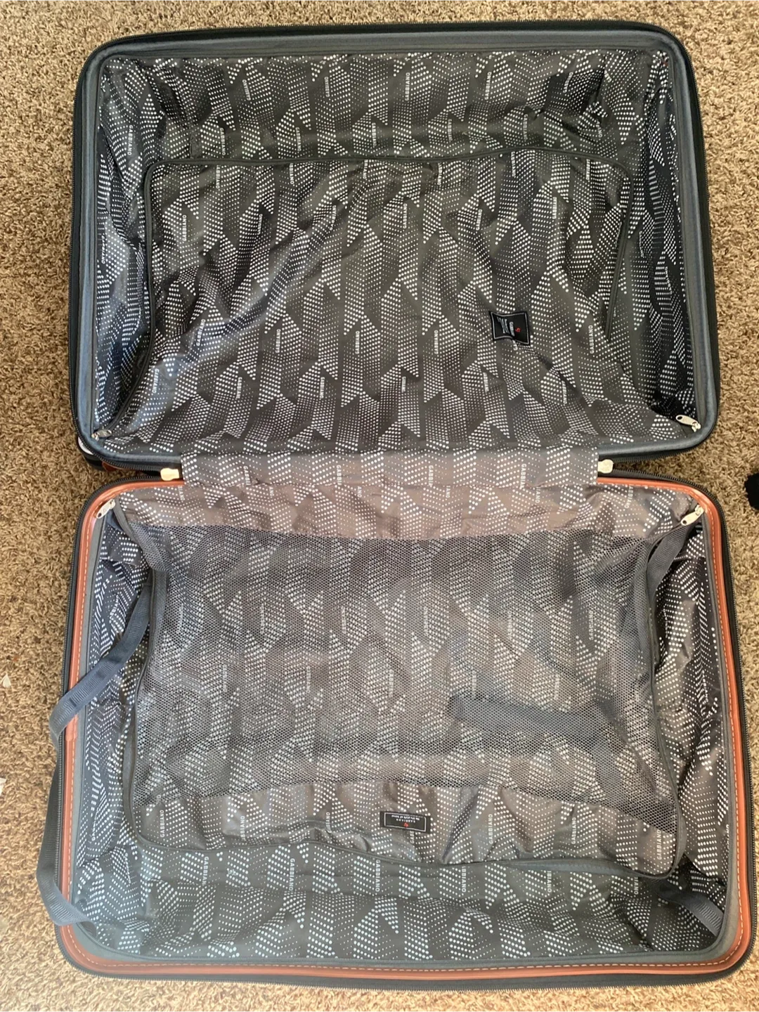 Gabbiano Black Hardside Spinner Suitcase image indicator(3)