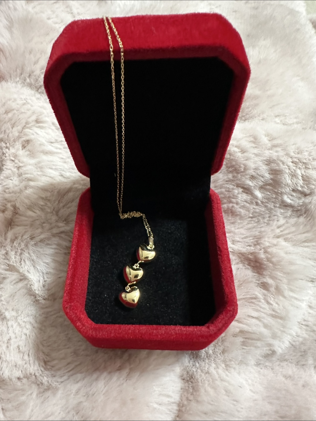 Brand New 18k gold Three Heart Drop Necklace