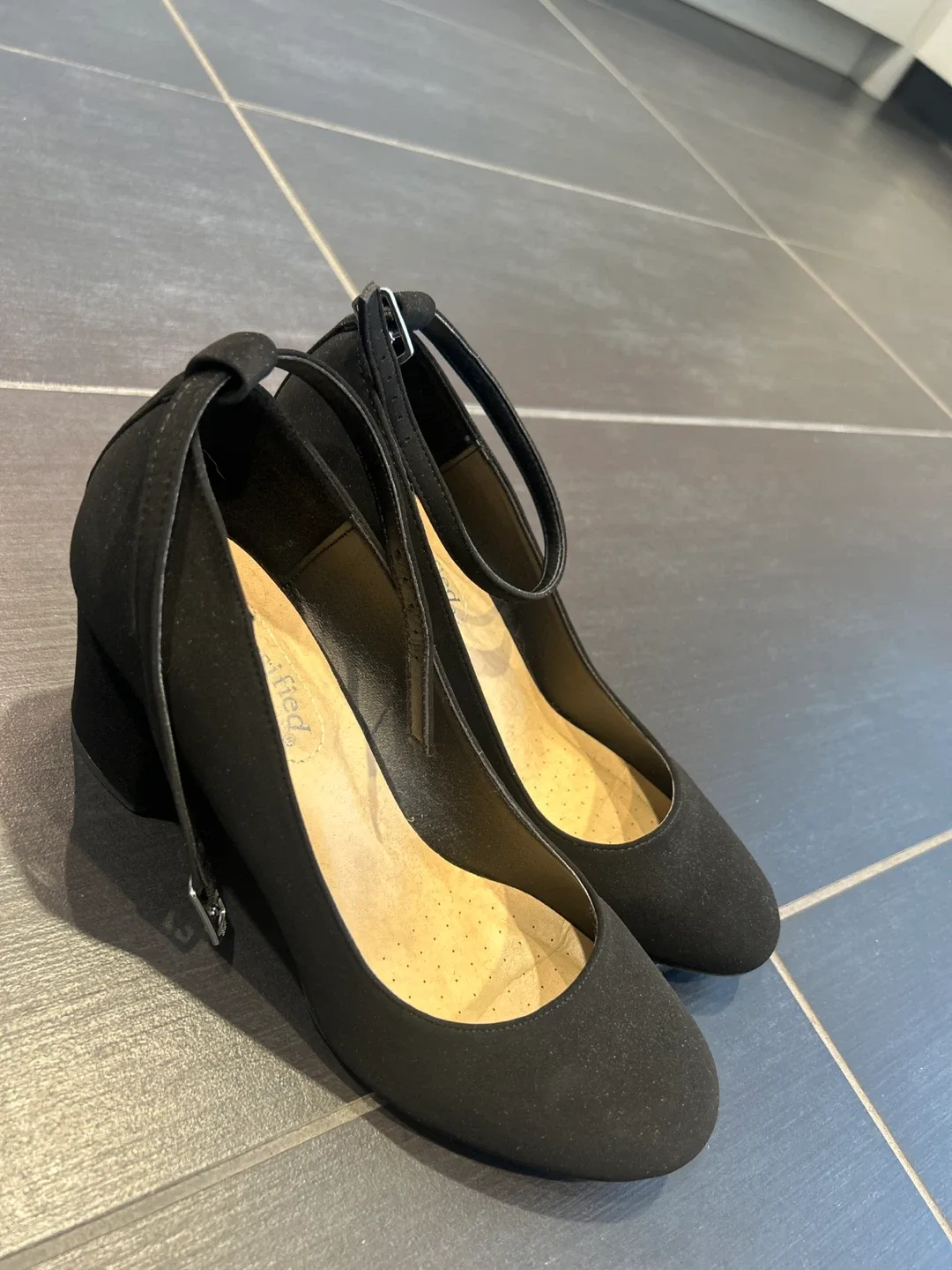 Black Heels image indicator(3)