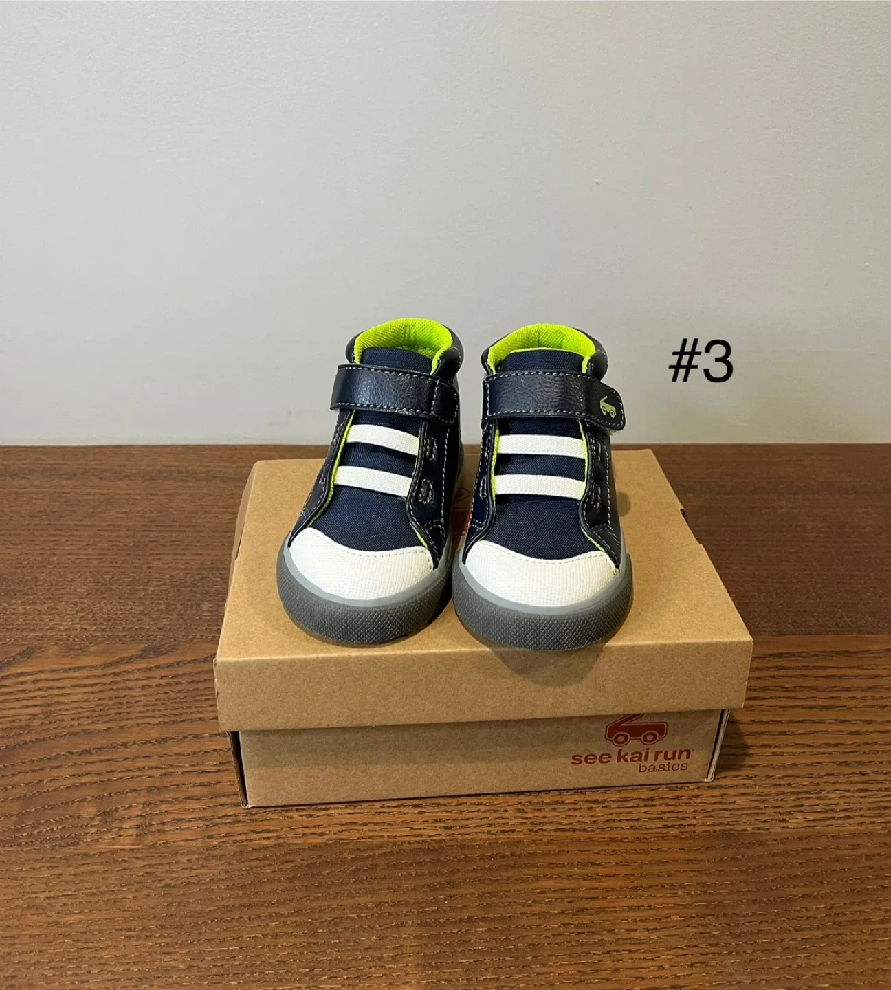 Toddler Boy shoes Size 5-6 image indicator(3)