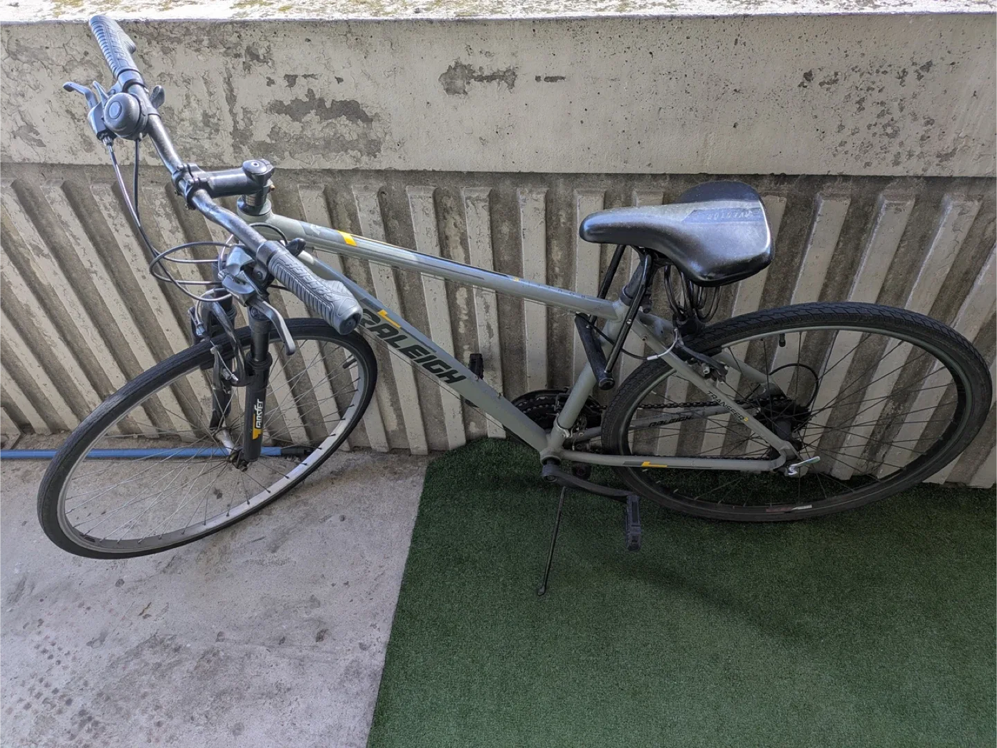 Raleigh Route 1.0 Grey Hybrid Bike includes jump and 2 locks thumbnail