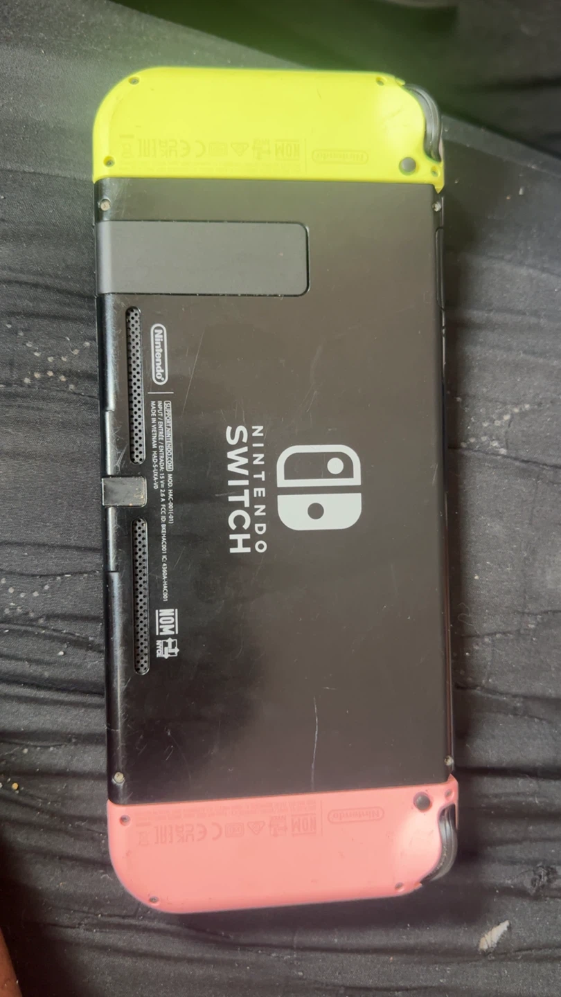 Nintendo Switch - photo 2
