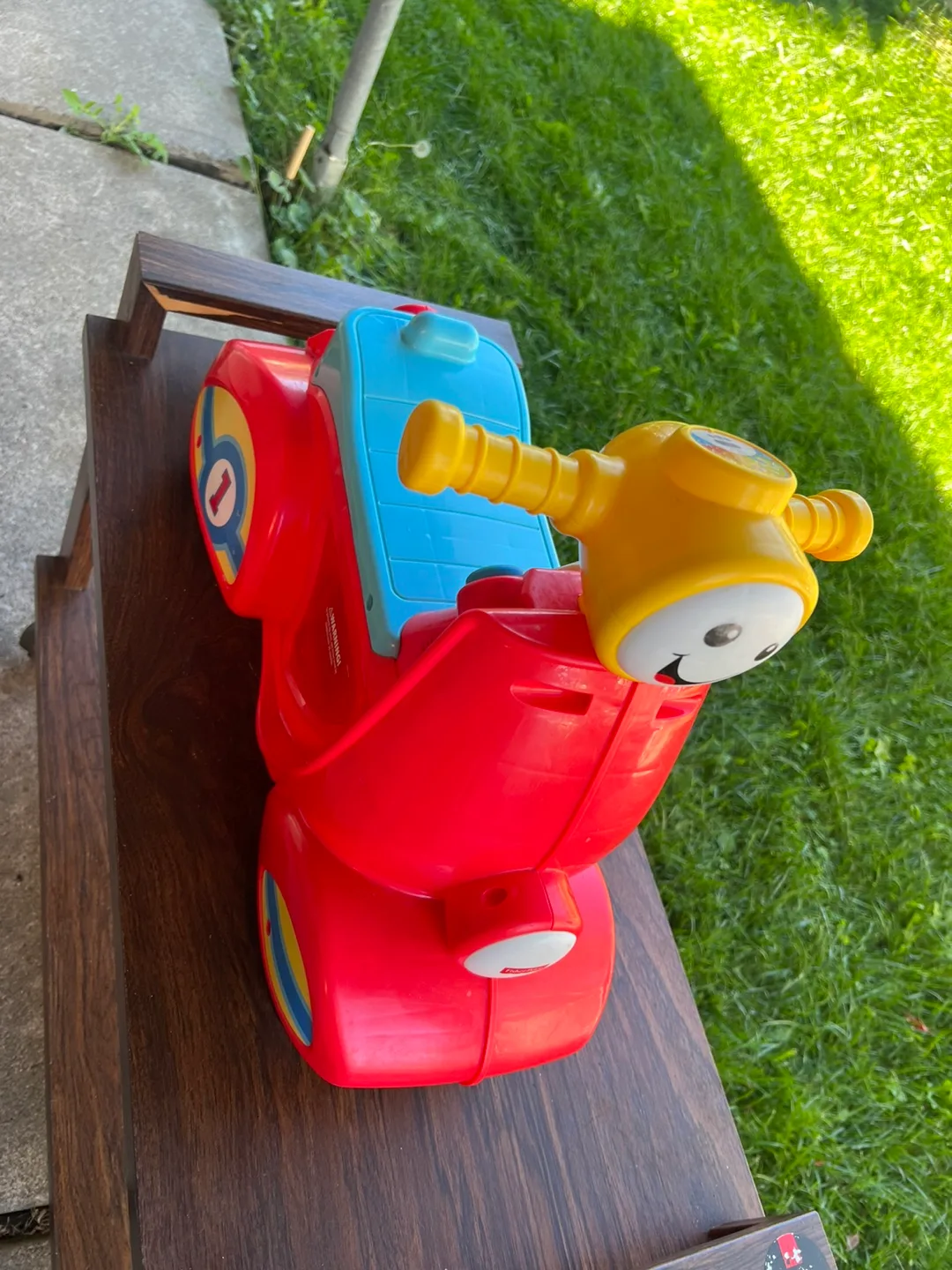 Fisher-Price Scooter Ride-On Toy image indicator(2)