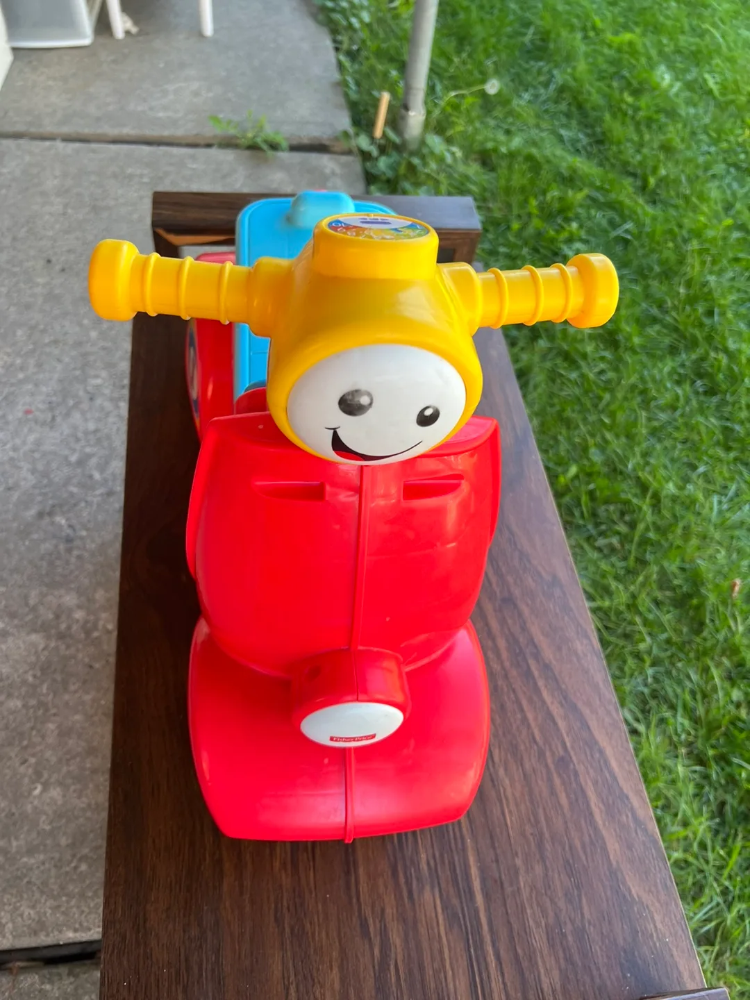 Fisher-Price Scooter Ride-On Toy image indicator(4)