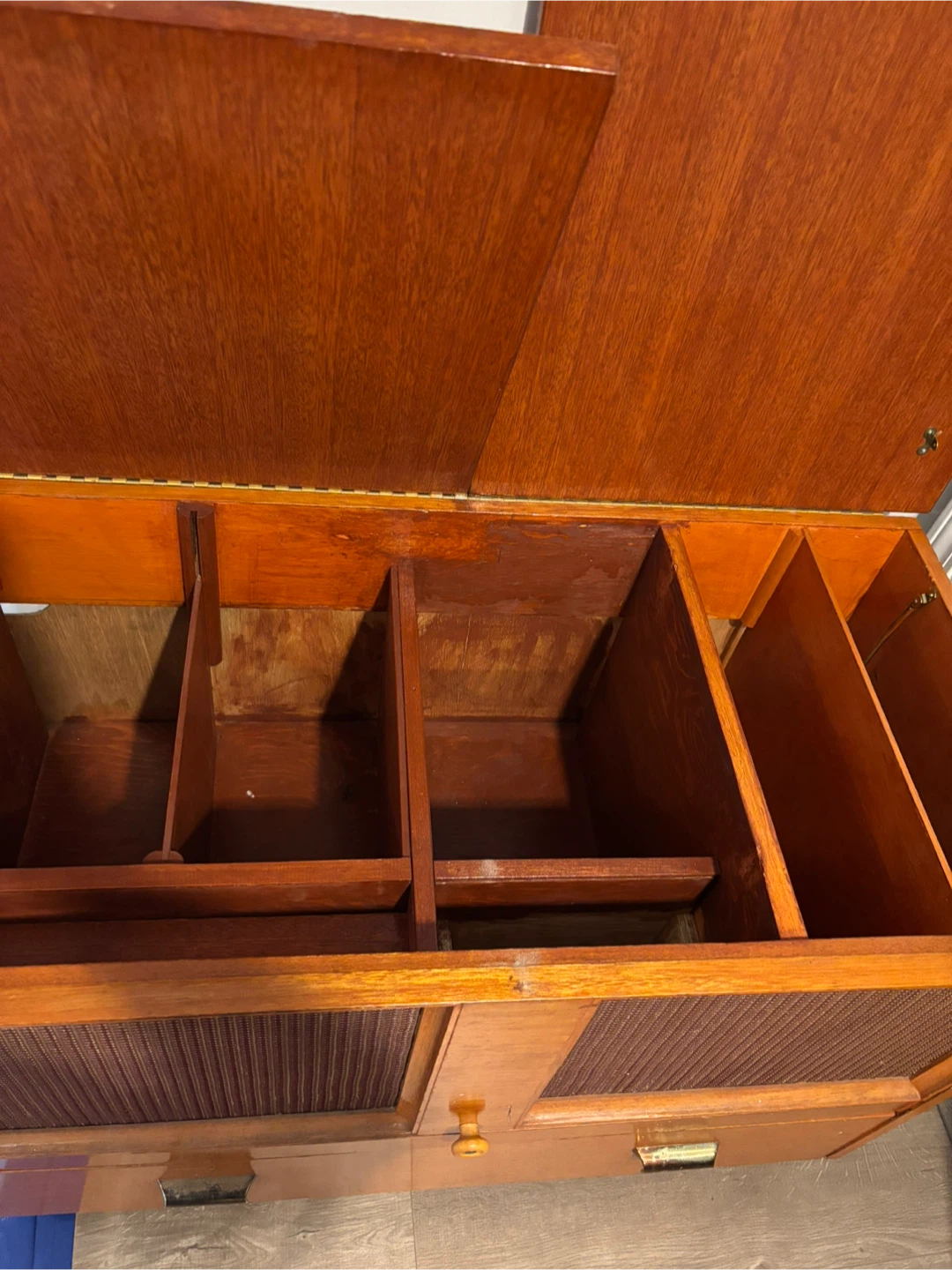 Vintage Wooden Record Player Cabinet - photo 3