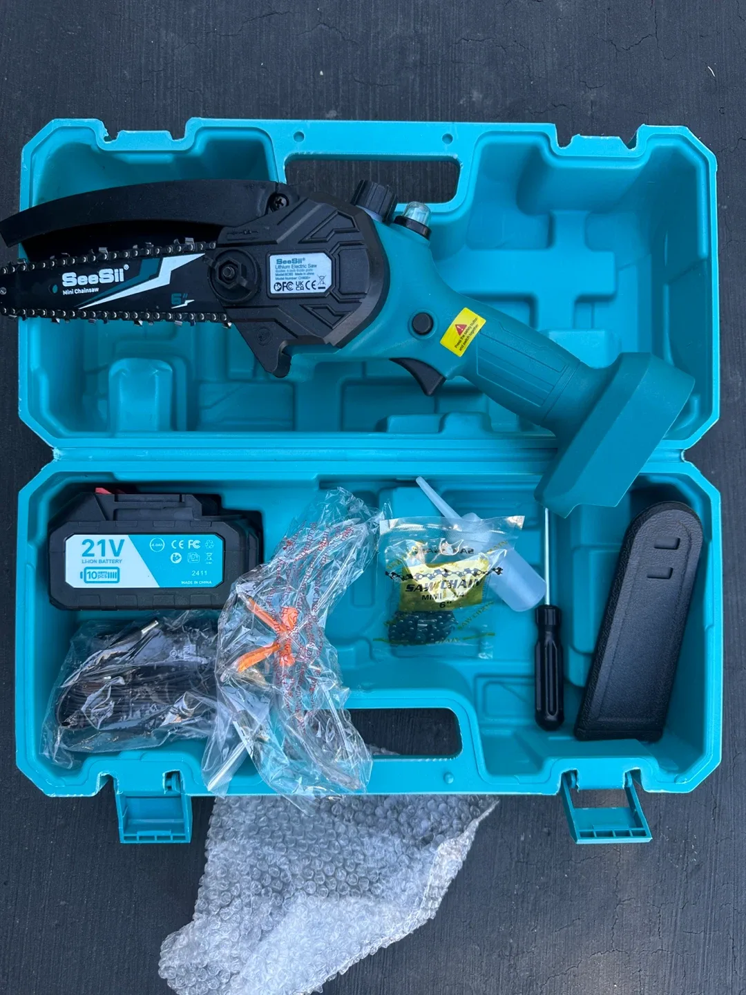 Seesii Mini Cordless Chainsaw CH600+ w/ Case thumbnail