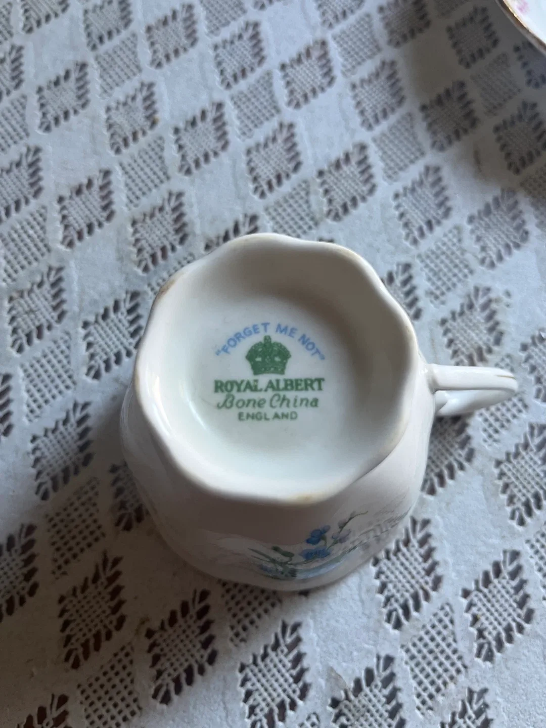 Royal Albert Forget Me Not Bone China Teacup image indicator(3)