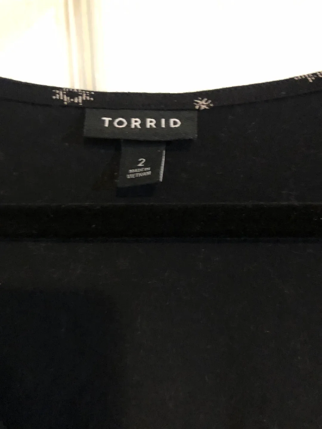 Torrid Black Print Blouse - Size 2 image indicator(2)