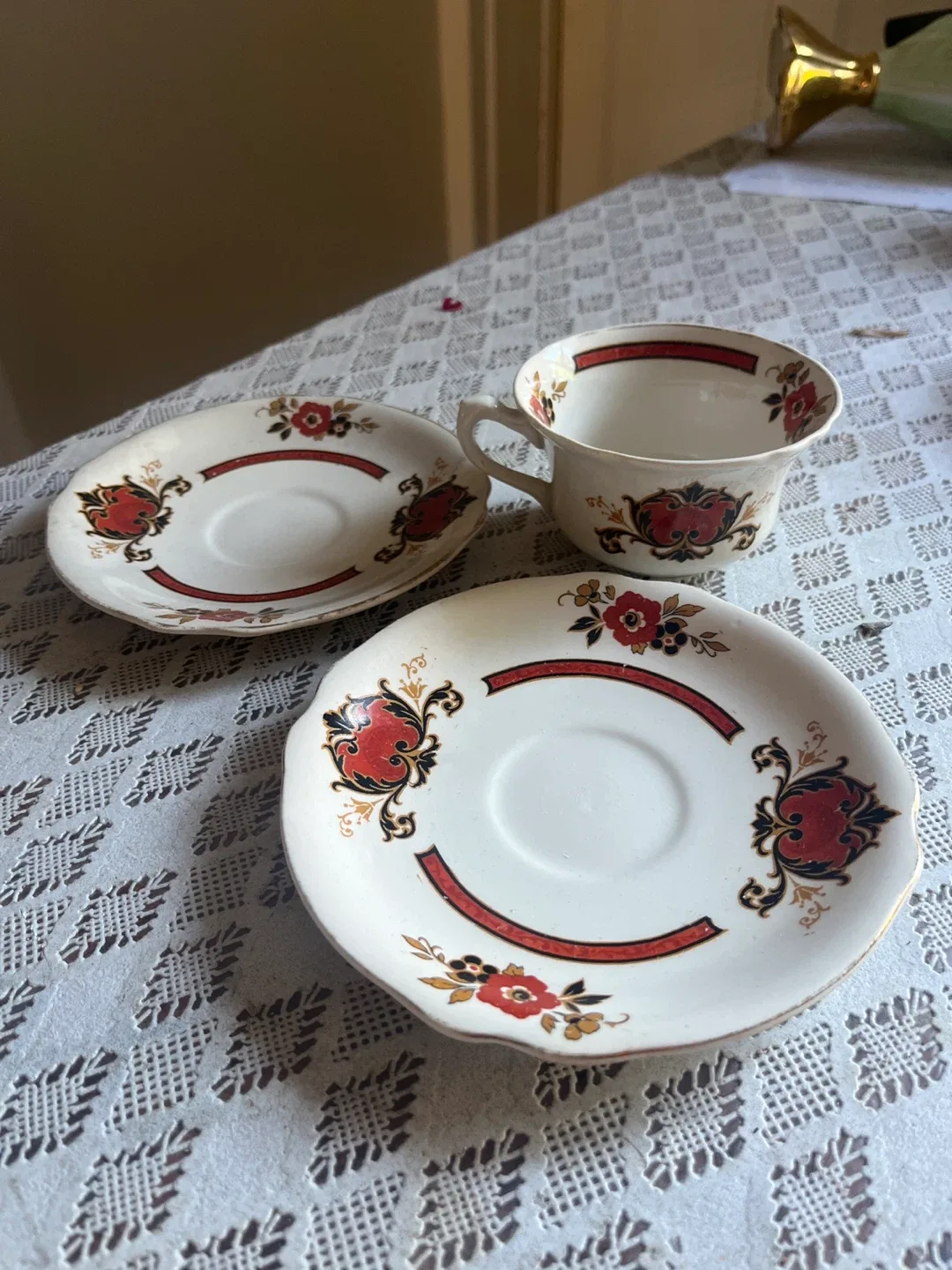 Vintage Tea Cup and Saucer Set (1 cup 2 saucers) image indicator(2)