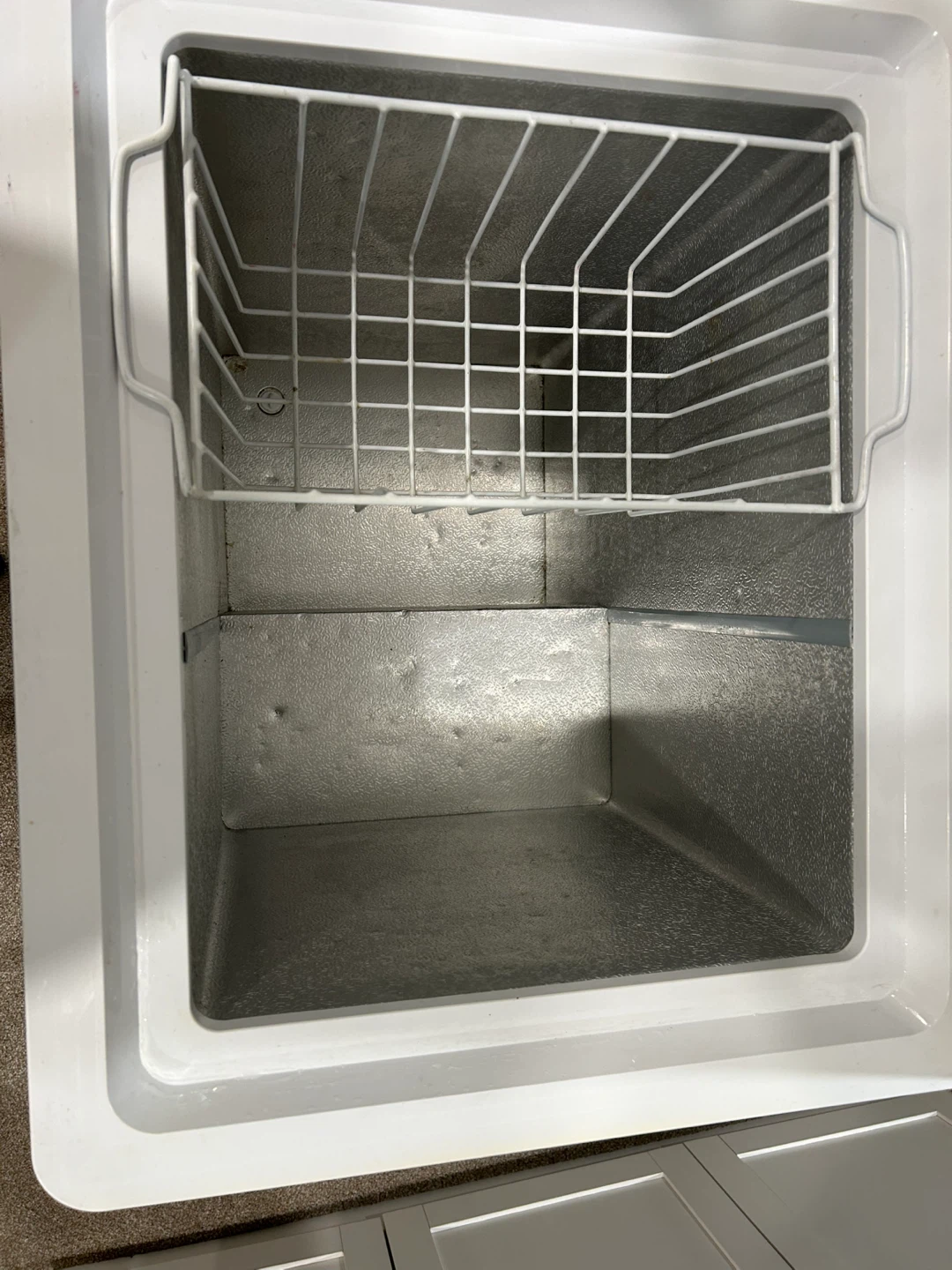 Danby 3.6 cu. ft. Compact Chest Freezer - White - photo 4