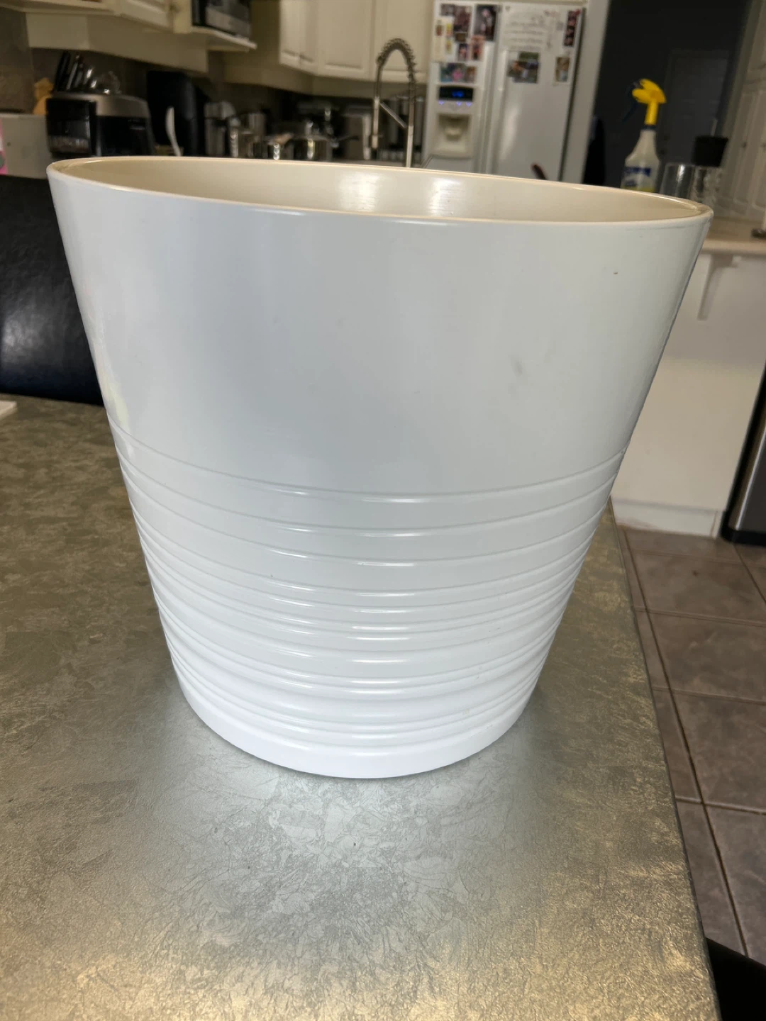 Husket White Plastic Planter Pot