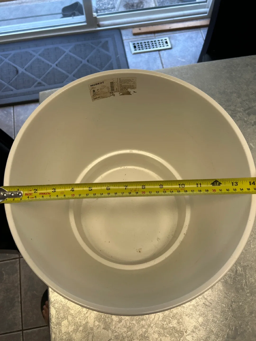 Husket White Plastic Planter Pot image indicator(2)