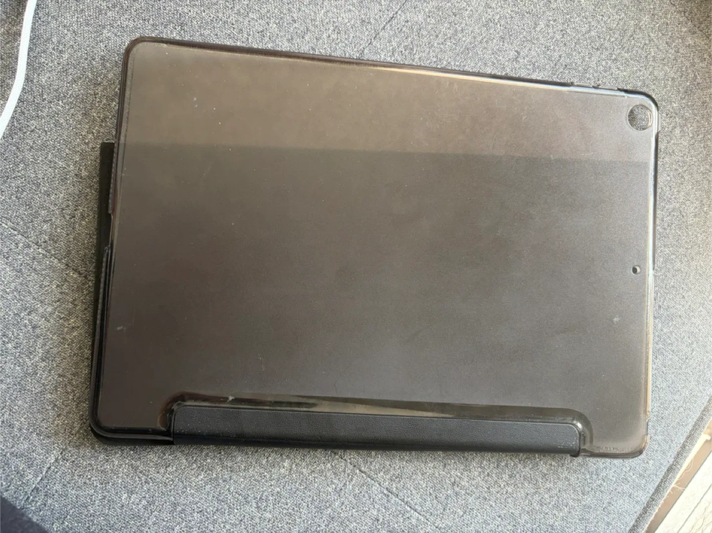 Apple iPad 7th Gen Rose Gold with Case image indicator(4)