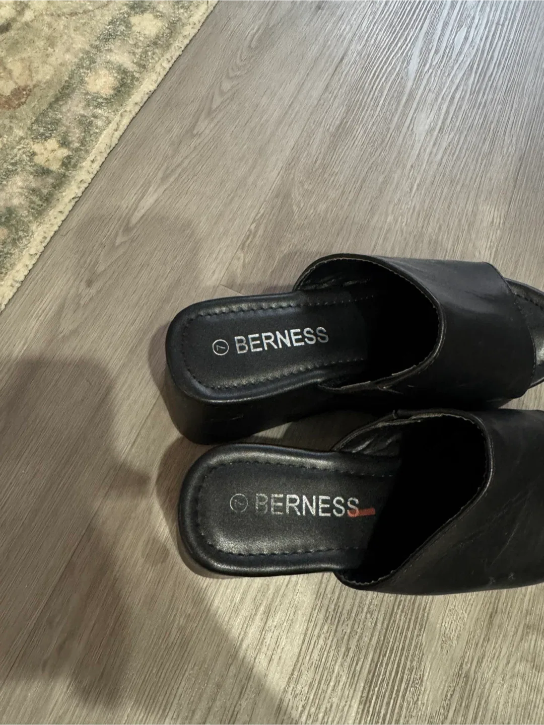 BERNESS Black Platform Sandals image indicator(3)