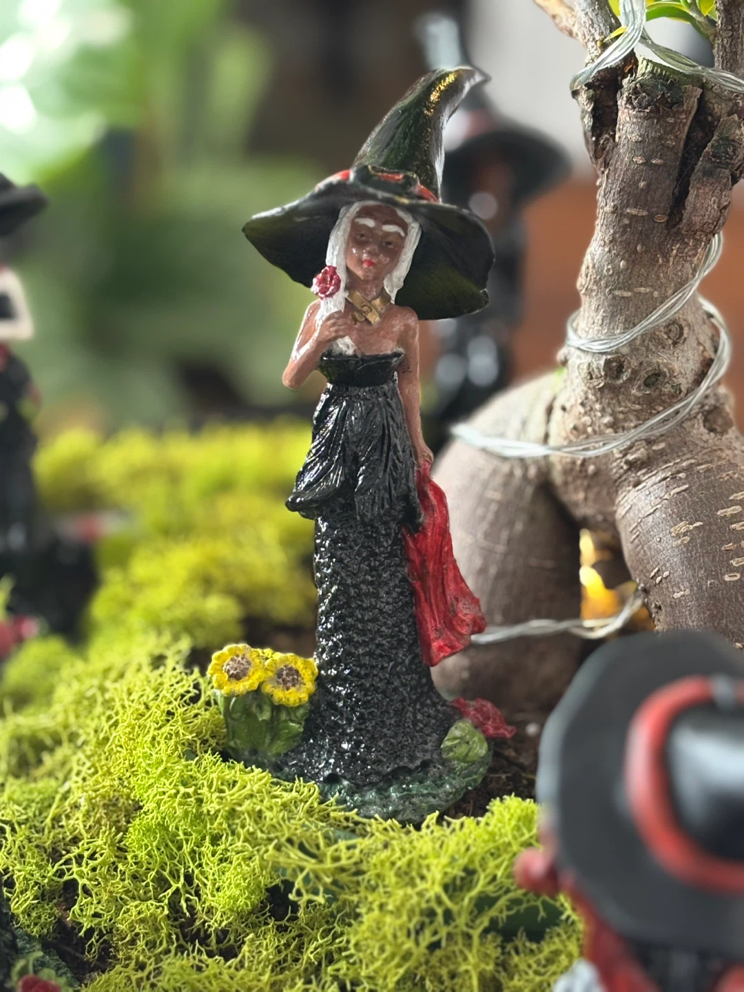 Halloween Witch Figurine Diorama - photo 4