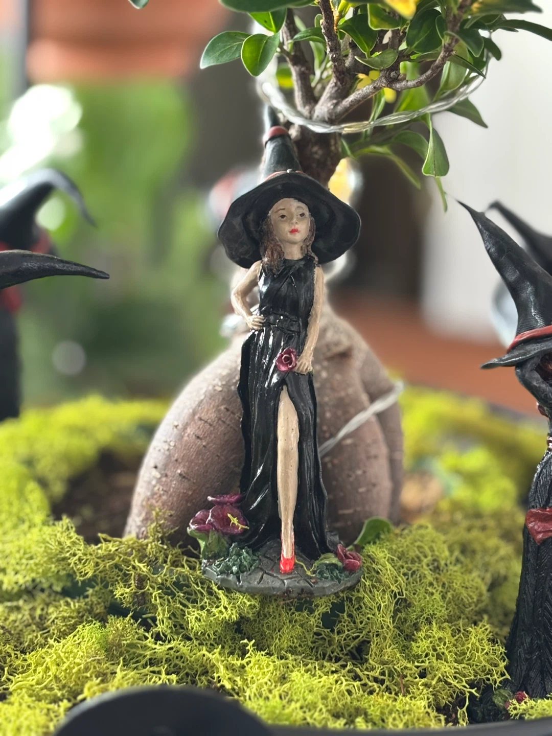 Halloween Witch Figurine Diorama - photo 3