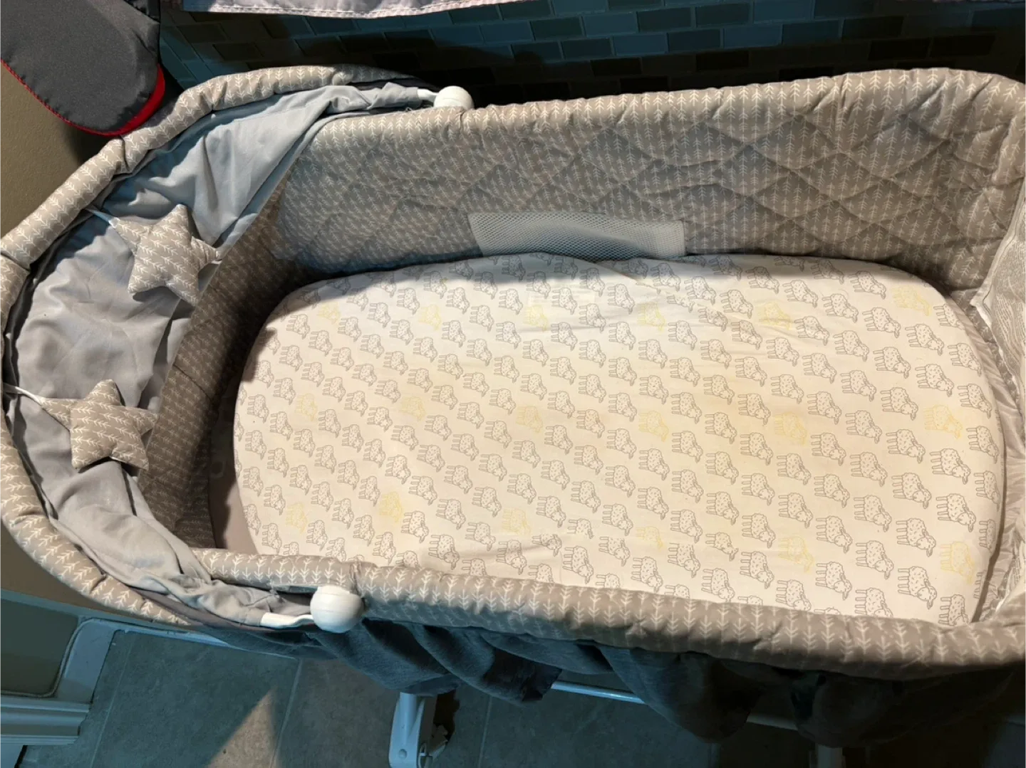 Halo BassiNest Swivel Sleeper - Grey image indicator(2)